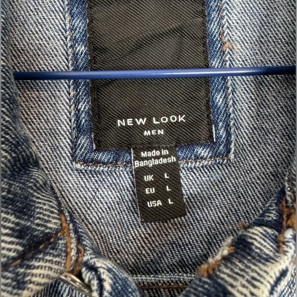 Pale Blue Rinse Wash Denim Jacket
Size L
color Blue - Picture 3 of 6